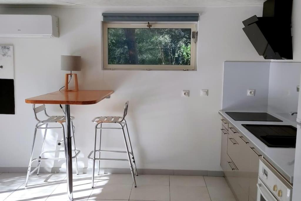 Charmant Studio Independant Dans La Colline Eyguières 외부 사진